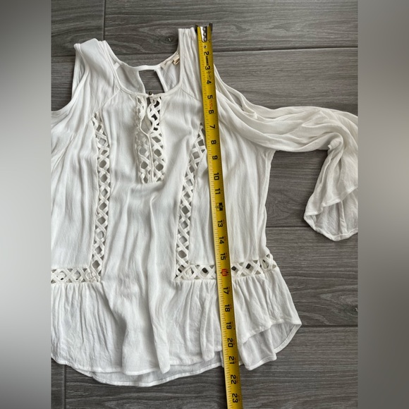 Anthropologie Meadow Rue| White Cold Shoulder Boho Blouse with Wing Sleeve, XS•• - Picture 9 of 10